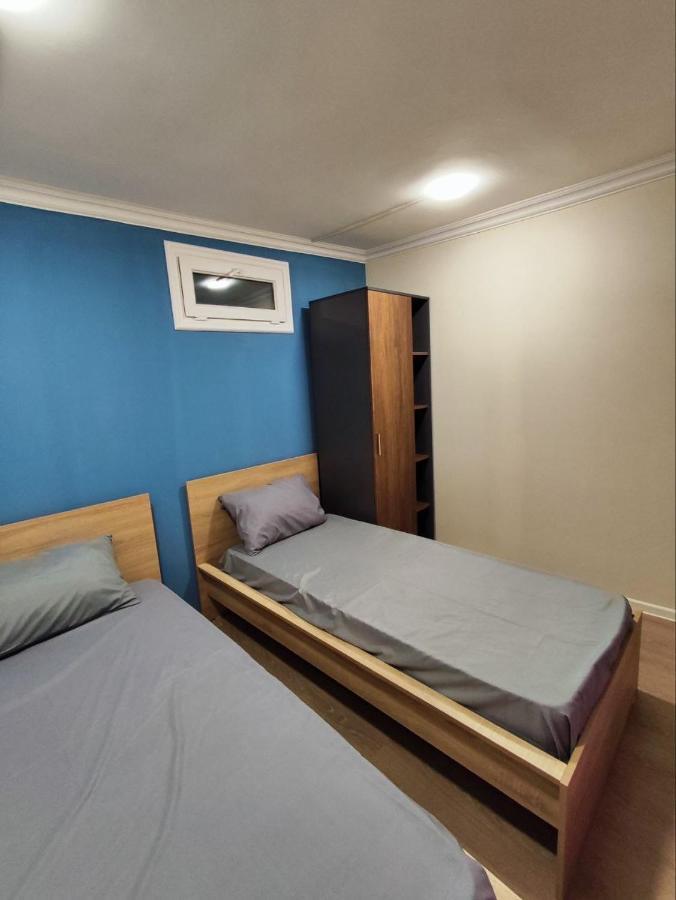 Guest House In The Small Center Erévan Extérieur photo